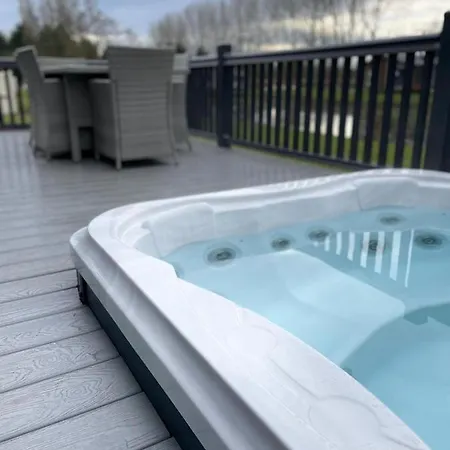 Σπίτι διακοπών Black Moorhen With Hot Tub *