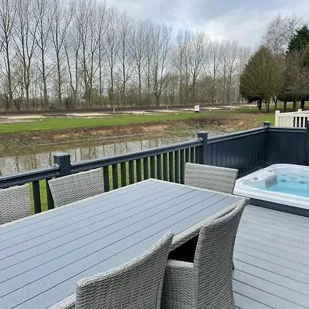 Black Moorhen With Hot Tub Дом отдыха