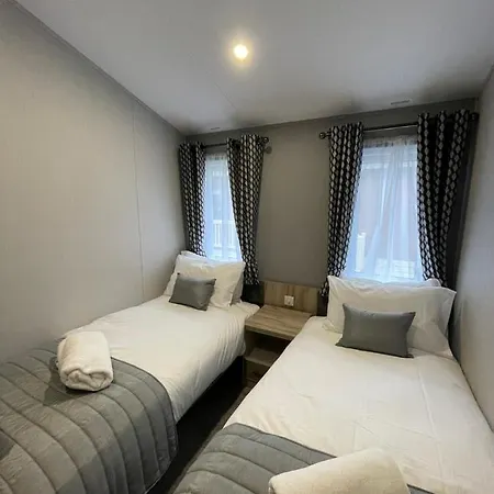 Black Moorhen With Hot Tub Дом отдыха Йорк