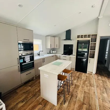 Semesterbostad Black Moorhen With Hot Tub York