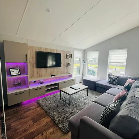 Holiday home Black Moorhen With Hot Tub York