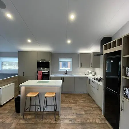 Black Moorhen With Hot Tub * York