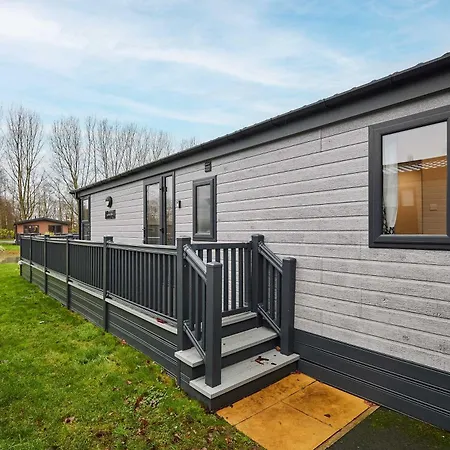 Holiday home Black Moorhen With Hot Tub York